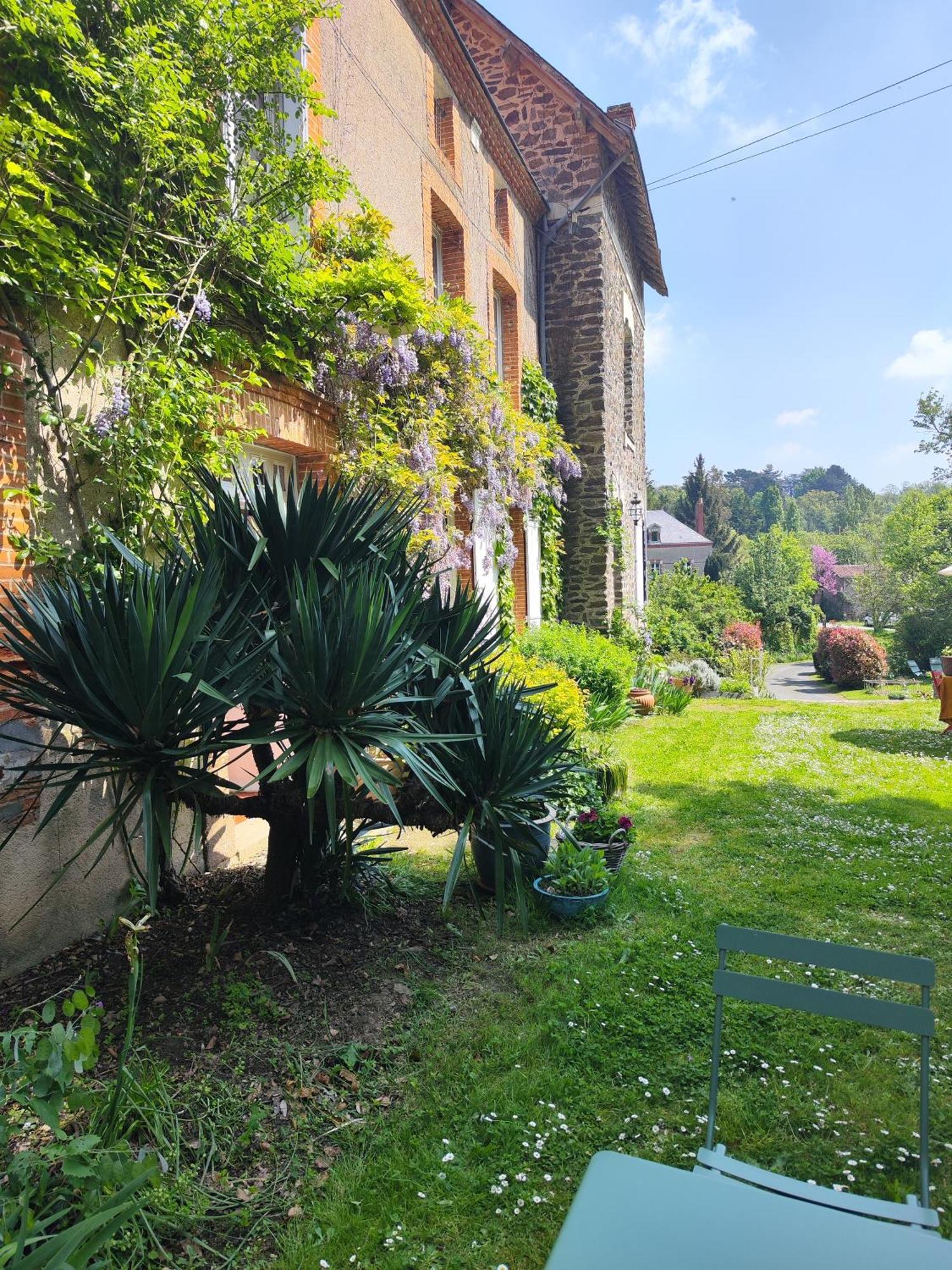 Maison D'Hotes La Bien-Aimee Montrevault Exterior photo